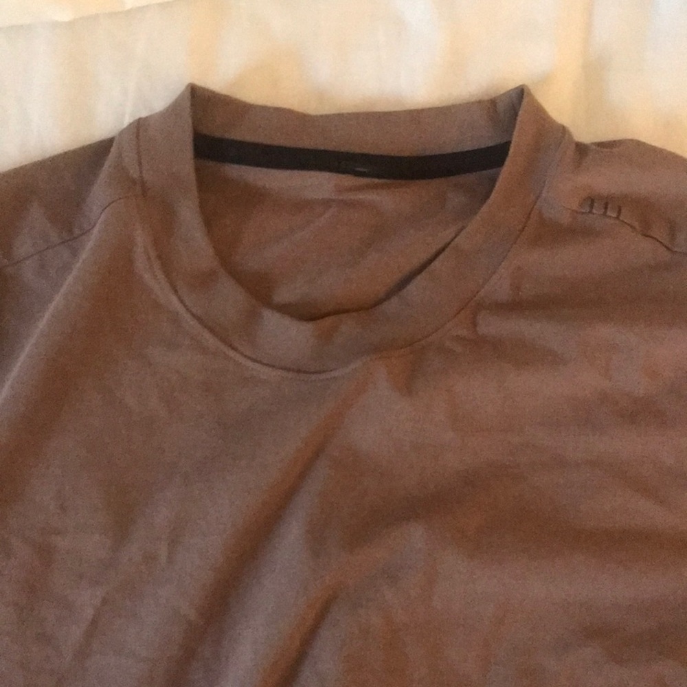 Lululemon zeroed in t-shirt